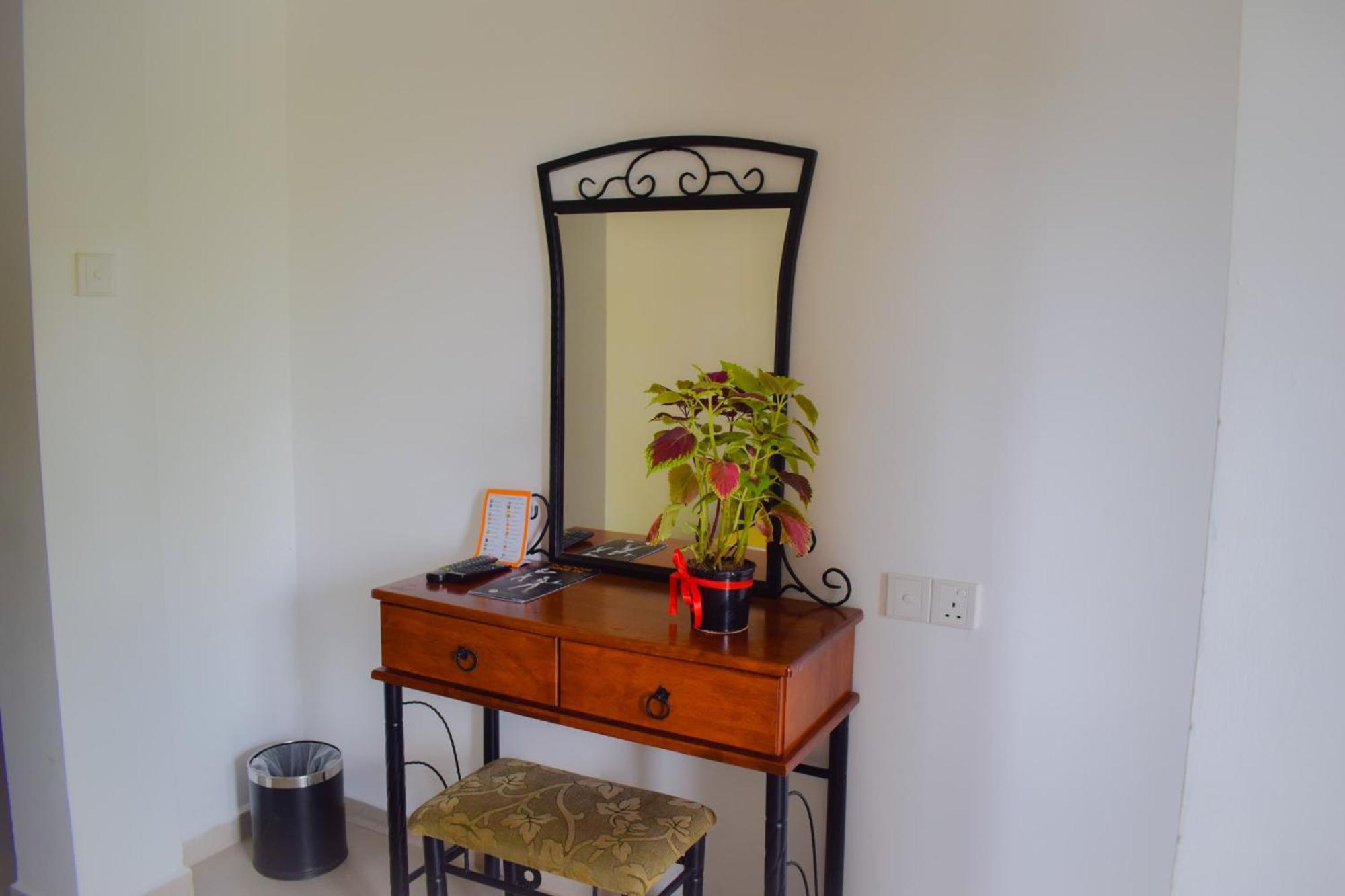 Thilanka Hotel Kandy Room photo