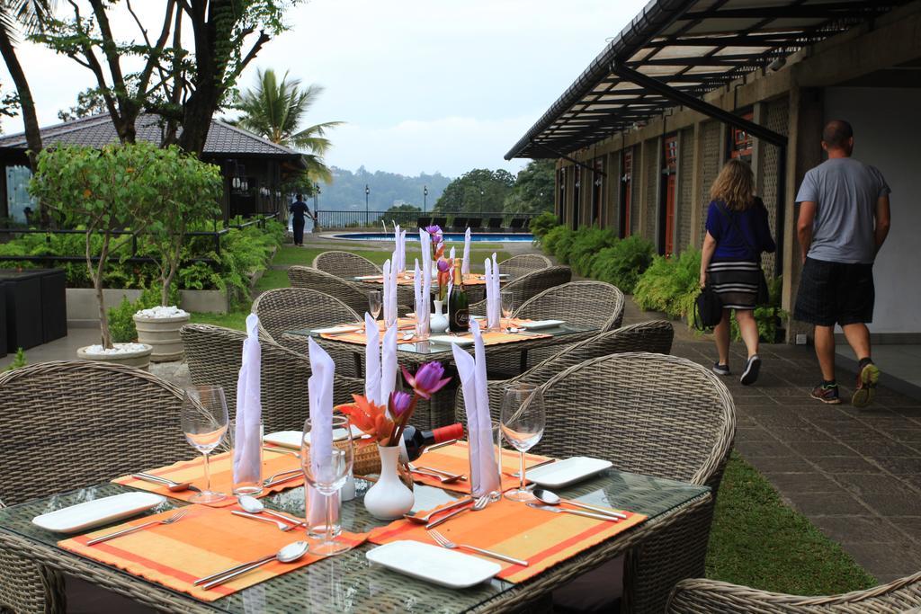 Thilanka Hotel Kandy Exterior photo